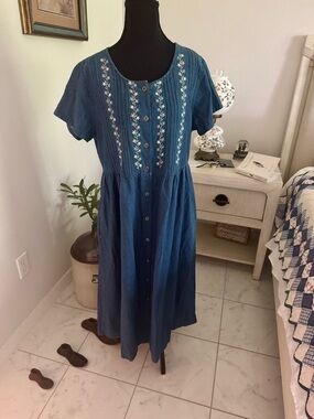 Embroidered Blue Denim Button-Front Midi Dress - soft 100% Cotton - Floral